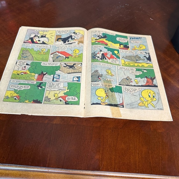 Vintage Bugs Bunny Comic Book - Picture 4 of 8